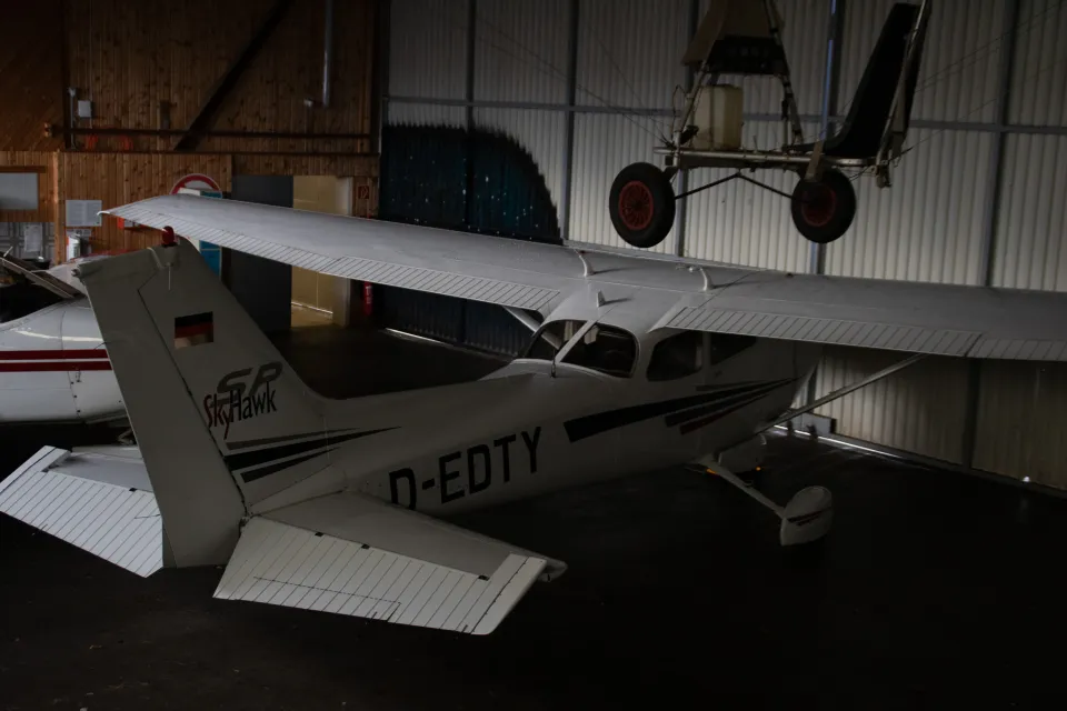 Cessna 172 Skyhawk SP D-EDTY im Hangar
